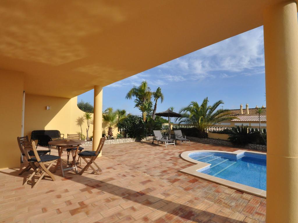 With Views Like The Pool Sea Meia