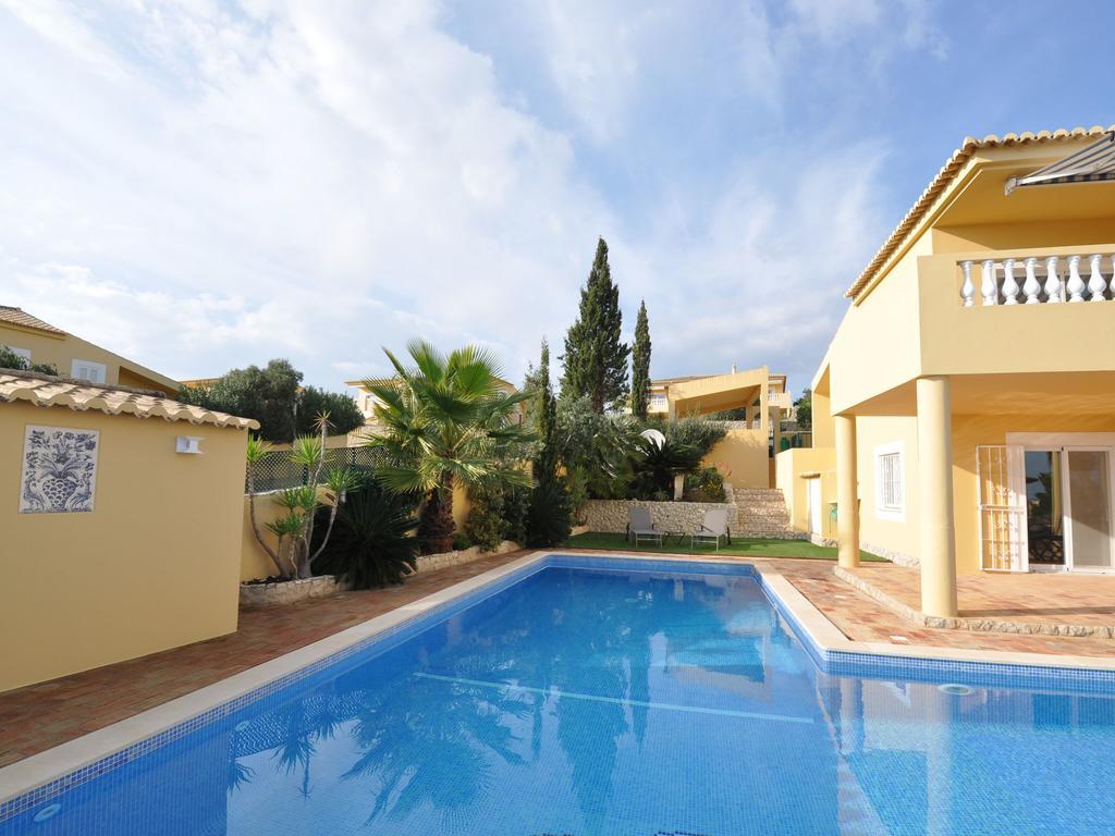 With Views Like The Pool Sea Meia Сasa de vacaciones Lagos